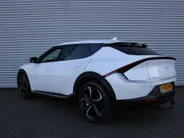 Kia EV6 Air 58 kWh | Trekhaak | 20' LM | Stuur-/stoelverwarming | Camera | Navi | Cruise adapt. | Dodehoek detectie |