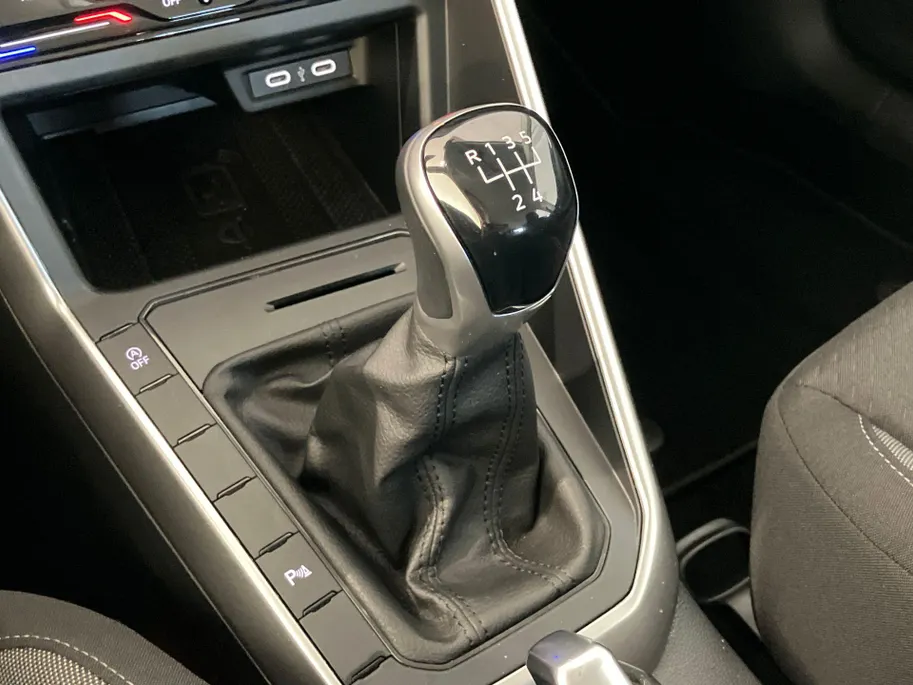 Volkswagen Polo 1.0TSI/95PK Life Business ·Stoelverwarming · Apple/Android Car Play ·  Navigatie · Clima · Parkeersensoren · Garantie t/m 30-05-2027 of 100000km.