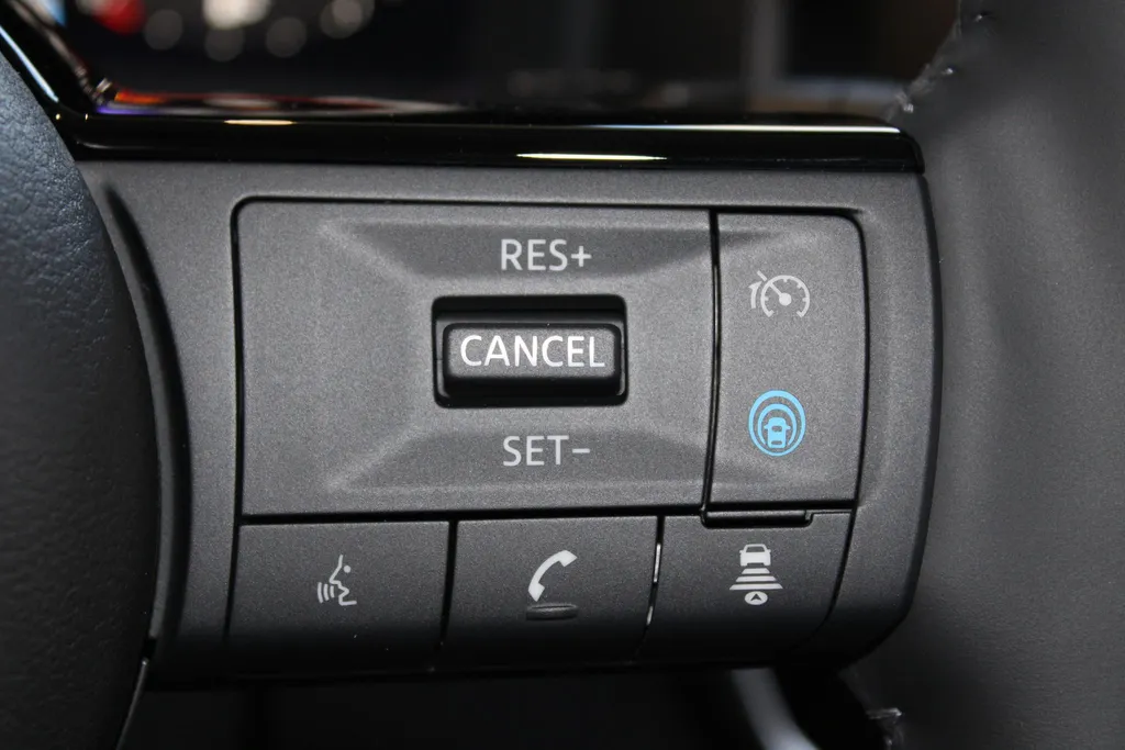 Nissan X-Trail 1.5 e-Power Tekna Plus | Naviagtie| 360grd camera| Pdc voor en achter| Climate controle 3 zones| Stoel-, stuur- en voorruit verwarming| Lederen bekleding| 19inch Wielen| Stoel geheugen|