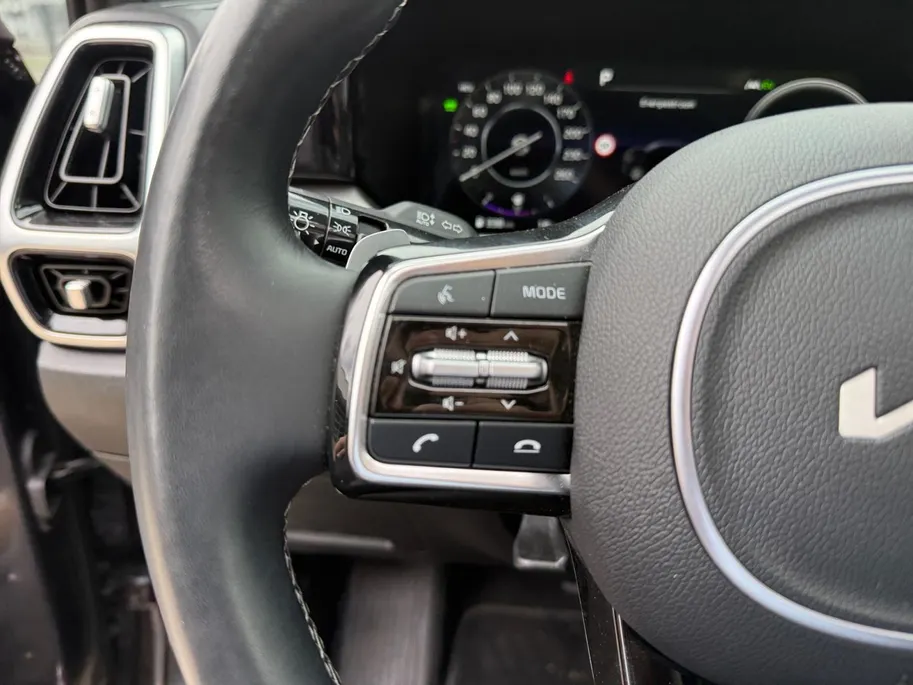 Kia Sorento 1.6 T-GDI Plug-in Hybrid 4WD Edition 7p. | Dealer onderhouden | Trekhaak | Apple Carplay / Android Auto | Navigatiesysteem | Elektrisch Schuif / Kanteldak | Head-up Display |  Elektrisch Verstelbare Voorstoelen | Bestuurdersstoel Met geheugen | Stoelverwa