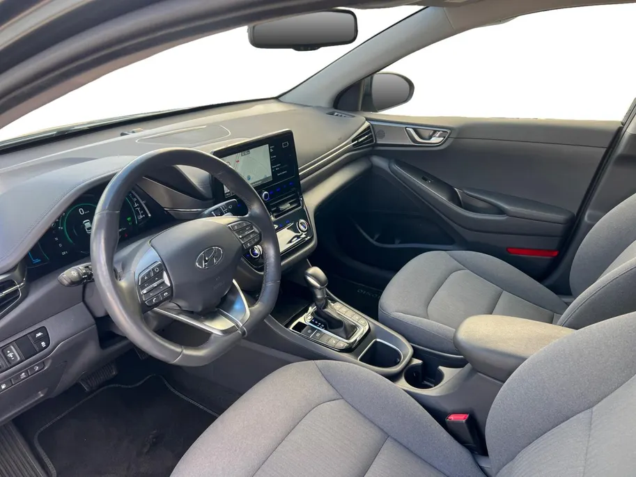 Hyundai IONIQ 1.6 GDi PHEV Premium 142PK | 52km elektrisch WLTP | Navigatie | Trekhaak | Climate Control | Apple Carplay & Android Auto | Parkeersensoren rondom | Stoel- en stuurverwarming |