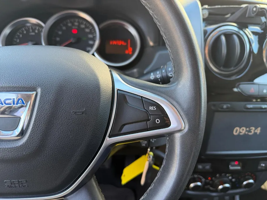 Dacia Duster 1.2 TCe Black Shadow | Trekhaak | Navigatie | Bluetooth | Cruise Control | Camera | Parkeersensoren | Onderhoudshistorie | 12 Maanden BOVAG Garantie