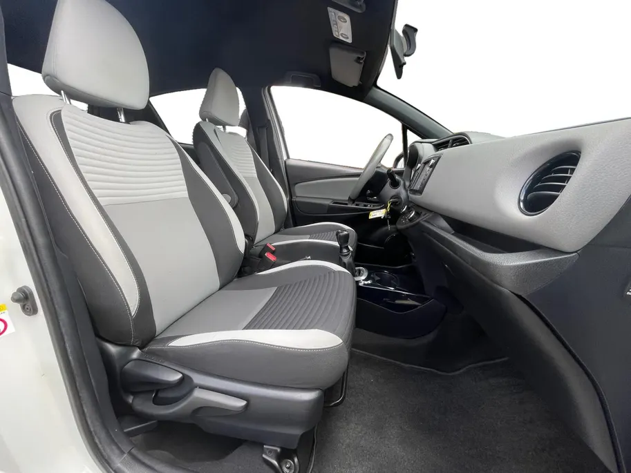 Toyota Yaris 1.0 VVT-i Trend | Bi-Tone| Climate control| Achteruitrijcamera| Snelheidsbegrenzer| Bluetooth|