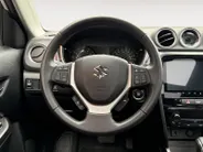 Suzuki Vitara 1.5 Hybrid Style 116PK AUTOMAAT | Parkeer sensoren| Metallic lak| 4 seizoen banden| Camera| Schuif en kanteldak| Navigatie| Stoel verwarming| Adaptieve cruise control