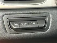 Renault Captur 90PK TCe Intens | Navi | Camera | Climate Control | Parkeersensoren | Apple CarPlay/Android Auto | Licht & Regen Sensor | Full LED | Lichtmetalen Velgen | Armsteun |