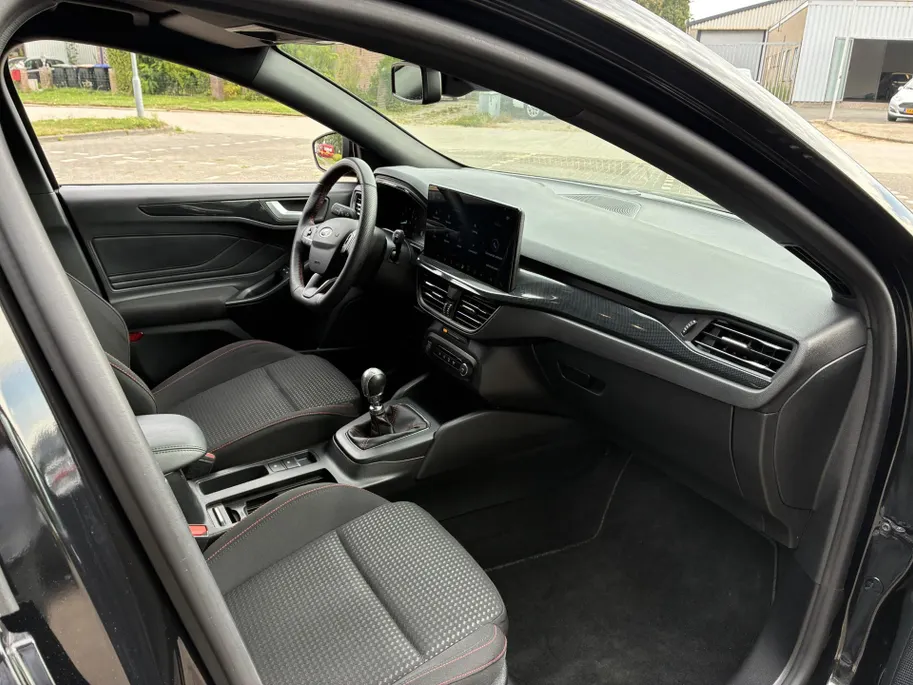 Ford Focus Wagon 1.0 EcoBoost Hybrid ST Line