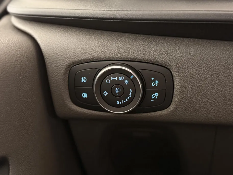 Ford Transit Custom 280 2.0 TDCI L1H1 Limited DUBBELE ZIJSCHUIFDEUR I TREKHAAK I BI-XENON KOPLAMPEN I WINTER PACK I APPLE CARPLAY / ANDROID AUTO I