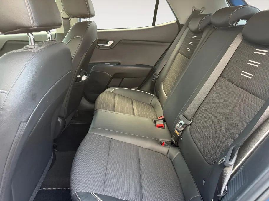 Kia Stonic 1.0 T-GDi MHEV GT-Line | Zeer nette auto | Stoel & Stuurverwarming | Navigatie met Apple CarPlay & Android Auto | Achteruitrijcamera |