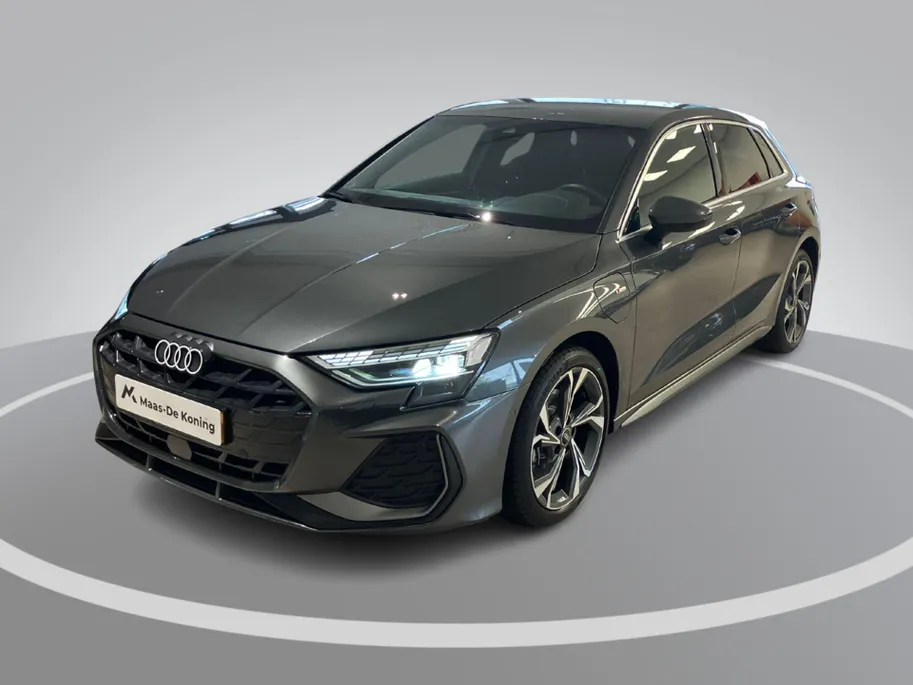 Audi A3 Sportback 40 TFSIe 150kW/204PK S Line · Drive select · Leder/Stof · Camera + Parkeersensoren · Garantie t/m 25-05-2029 of 80000km.