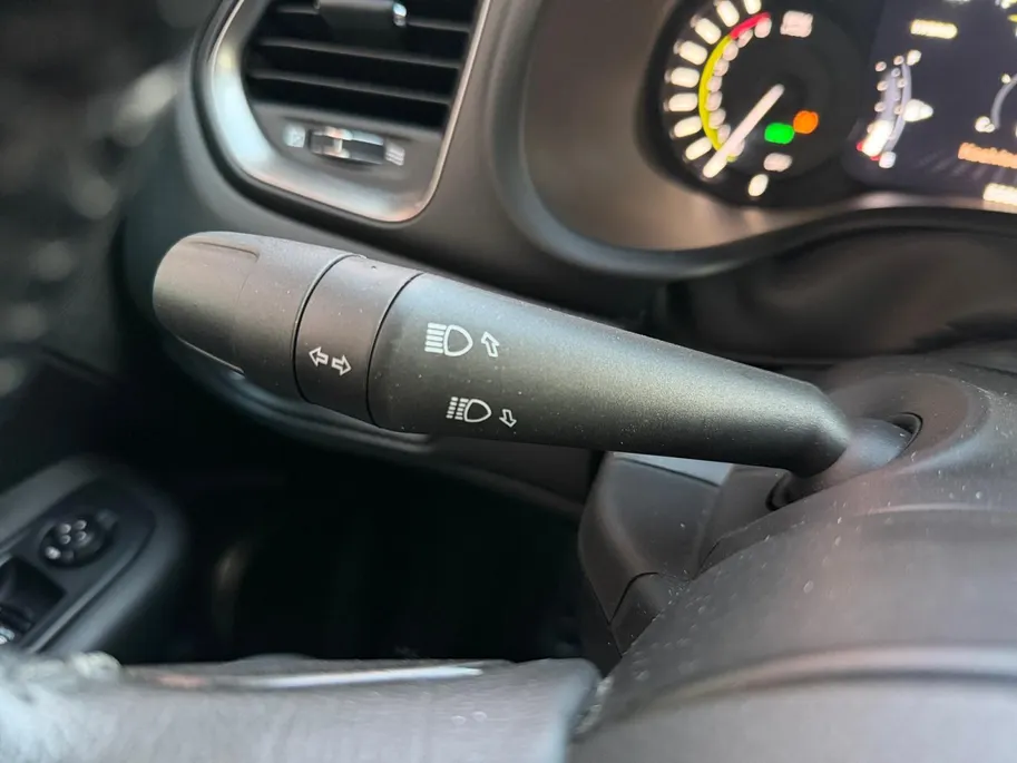 Jeep Renegade 1.5T e-Hybrid S 190PK AUTOMAAT | Black line| Lichtmetalen velgen| Parkeer sensoren V/A| Navigatie| Camera| Climate Control| 4WD drive| Leer| elec. stoel| Reservewiel|