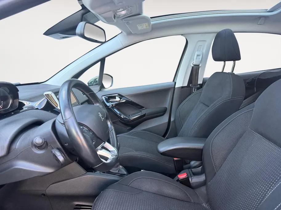Peugeot 208 1.2 PureTech Tech Edition | 1e Eigenaar | Panoramadak | Achteruitrijcamera | Trekhaak | Climatronic | Incl. Winterset | 12 maanden garantie! |