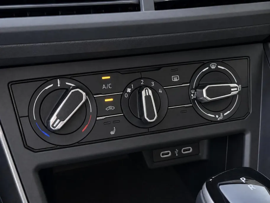 Volkswagen Polo 1.0 TSI 95pk DSG Style · Stoelverwarming · Apple/Android Car Play · P-Sensoren · Airco · IQ.Light · 15'' Inch ·