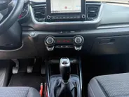 Kia Stonic 1.0 T-GDi MHEV DynamicPlusLine | Cruise Control | Climate Control | Navigatie | Camera | LM Velgen | Parkeersensoren |