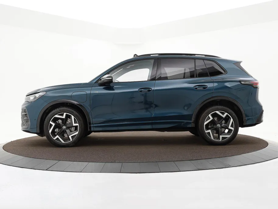 Volkswagen Tiguan 1.5 204pk DSG eHybrid R-Line Edition · Panoramadak · Wegklapbare Trekhaak · 360 Camera · Massage · 19'' Inch · Garantie t/m 15-09-2030 of 100.000km