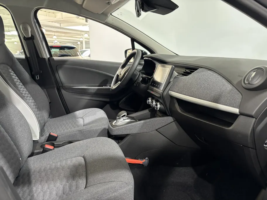 Renault ZOE R135 Evolution 52 kWh Automaat | DEMO | Camera | Parkeersensoren | Apple CarPlay/Android Auto | Climate Control | Full LED | Lichtmetalen Velgen | Digital Cockpit | Cruise Control |