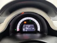 Renault Twingo Z.E. R80 Intens Automaat | 1e eigenaar | Apple CarPlay/Android Auto | Climate Control | Lichtmetalen Velgen | Cruise Control | Licht & Regen Sensor | Half Leder | Privacy Glass | Elektrische Ramen & Spiegels |
