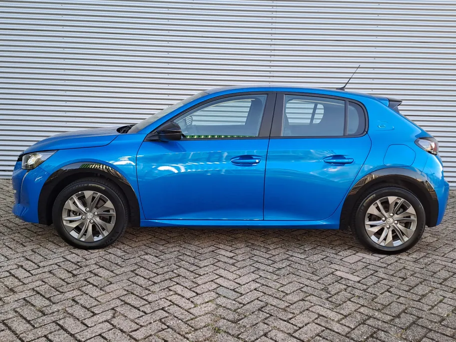 Peugeot e-208 EV Active Pack 50 kWh | Cruise control | Navigatiesysteem | Keyless start | DAB | LM Velgen | 100% Elektrisch | SOH 95,6 %