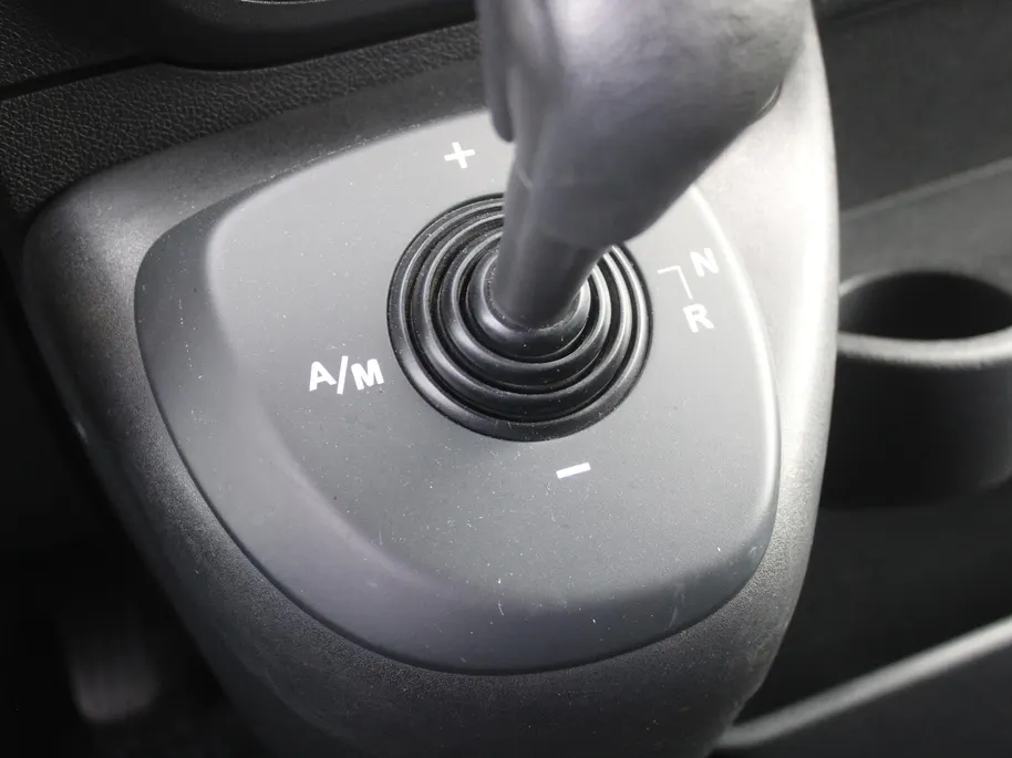 Renault Master T33 2.3 dCi L2H2 Stop & Start | Automaat | Trekhaak | Camera | Airco | Navi | Cruise | 16' LM | PDC | Licht-/regensensor | Volledig betimmerd |