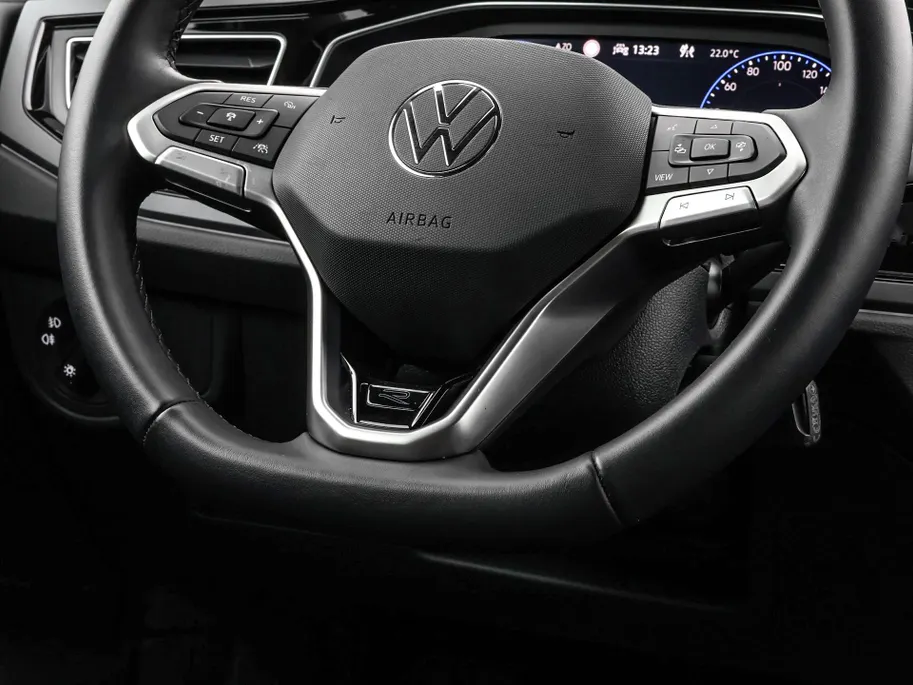 Volkswagen Polo 1.0 TSI 95pk DSG R-Line · Camera · Matrix LED · ACC · Stoelverwarming · Apple/Android Car Play · Sfeerverlichting · Verkeersbord Detectie ·