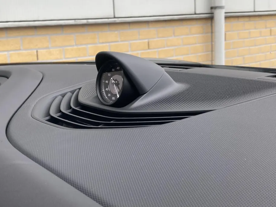 Porsche Taycan Cross Turismo 4 93 kWh sport chrono - panoramadak -stoelenpakket -stoelverwarming -luchtvering
