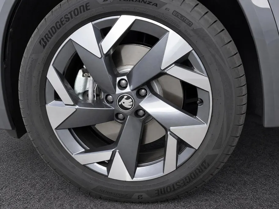Škoda Kodiaq 1.5 TSI 204pk DSG PHEV Sportline Business · Panoramadak · Wegklapbare Trekhaak · Camera · Elek. Voorstoel · Elek. Achterklep · 19'' Inch · Garantie t/m 24-06-2030 of 100.000km