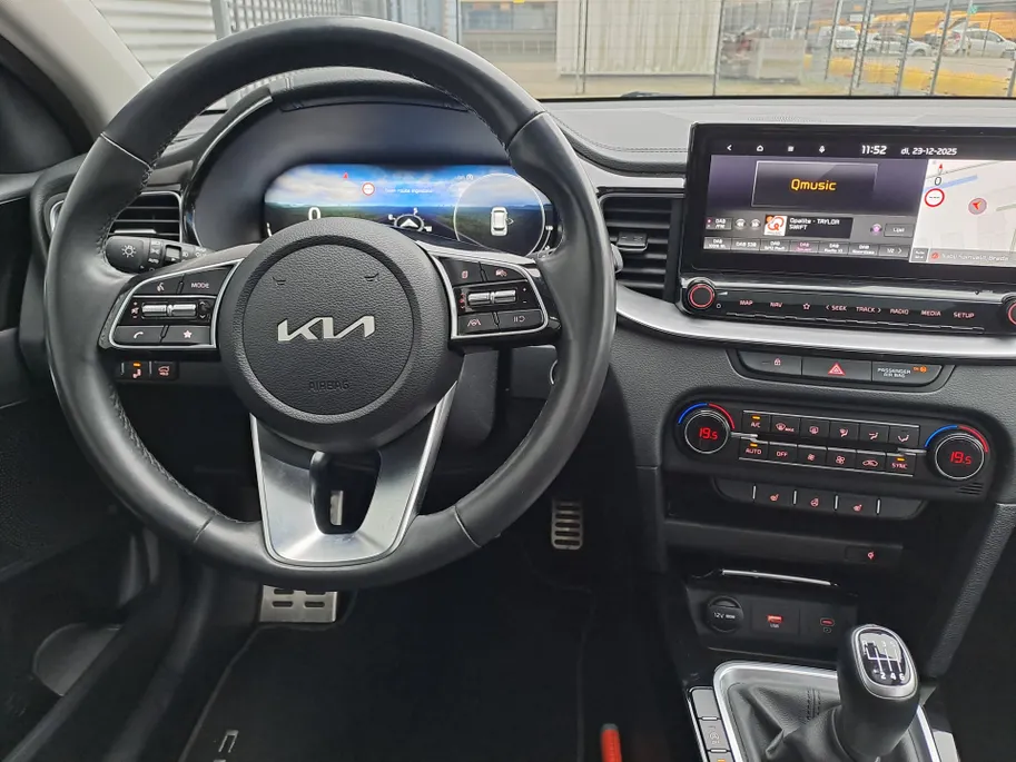 Kia Ceed Sportswagon 1.0 T-GDi ExecutiveLine Navigatie GROOT scherm | Camera | Cruise | Panorama schuif/kanteldak | Dode hoek | Apple Carplay/Android Auto | Stoel/stuur verwarming | JBL | Elektr. achterklep