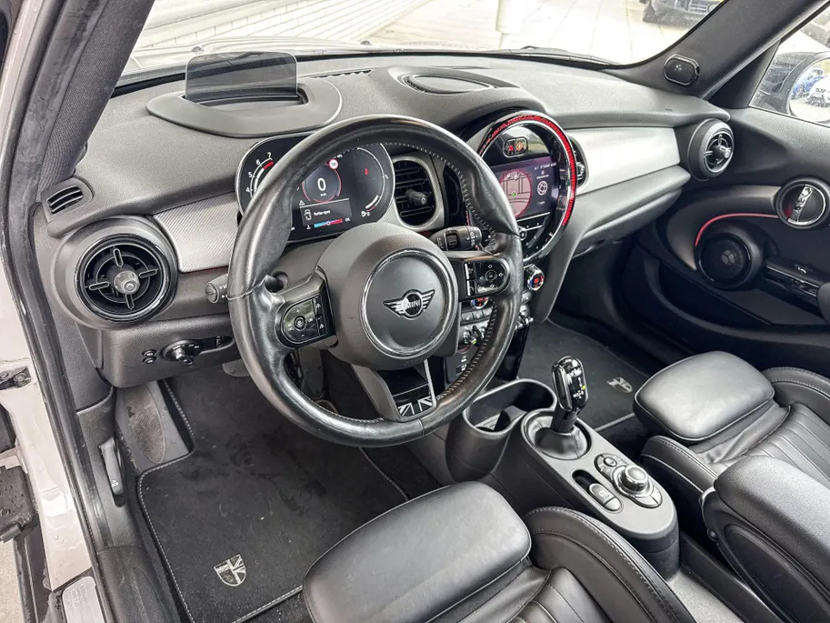 MINI Cooper 5-deurs 1.5 Cooper MINI Yours