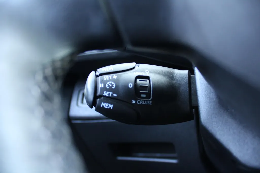Peugeot 5008 1.2 PureTech Blue Lease Executive | Navi | Airco | 7 zits | Cruise | Camera | 17" LM |