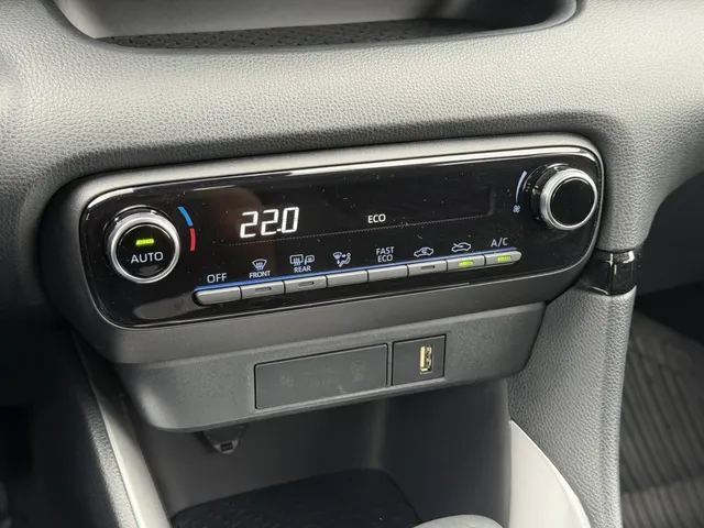 Toyota Yaris 1.5 Hybrid Dynamic | Keyless | Camera | Adapt. Cruise VERKOCHT