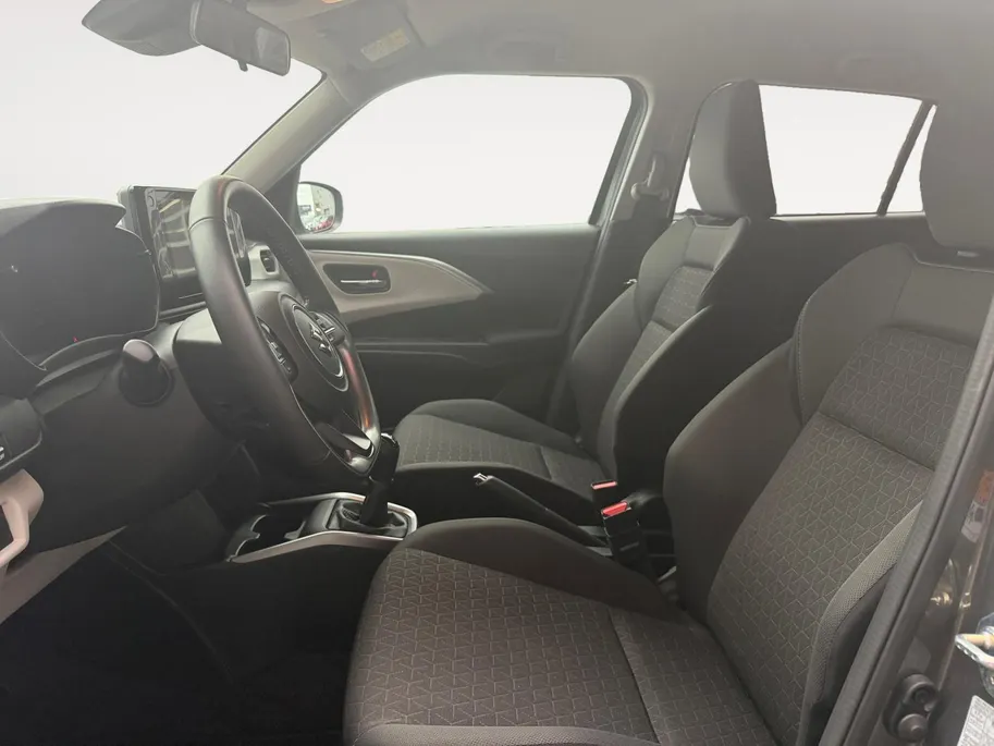 Suzuki Swift 1.2 Style Smart Hybrid 82PK | Navgiatie | Climate Control| Camera| Stoel verwarming| Metallic lak| 4 seizoen banden| Keyless start | Parkeer sensoren