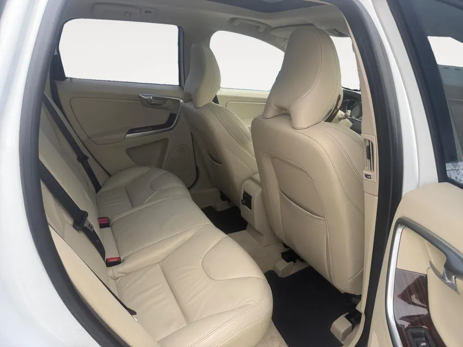 Volvo XC60 2.0 T5 FWD Summum | Automaat | Panorama Dak | NL-Auto | NAP | Memory Seats | Camera | Climate Control | Stoelverwarming | Cruise Control | Navigatie | Keyless