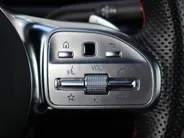 Mercedes-Benz CLA 200 Business Solution AMG l Panoramadak l Stoelverwarming l Ambiente lichtpakket