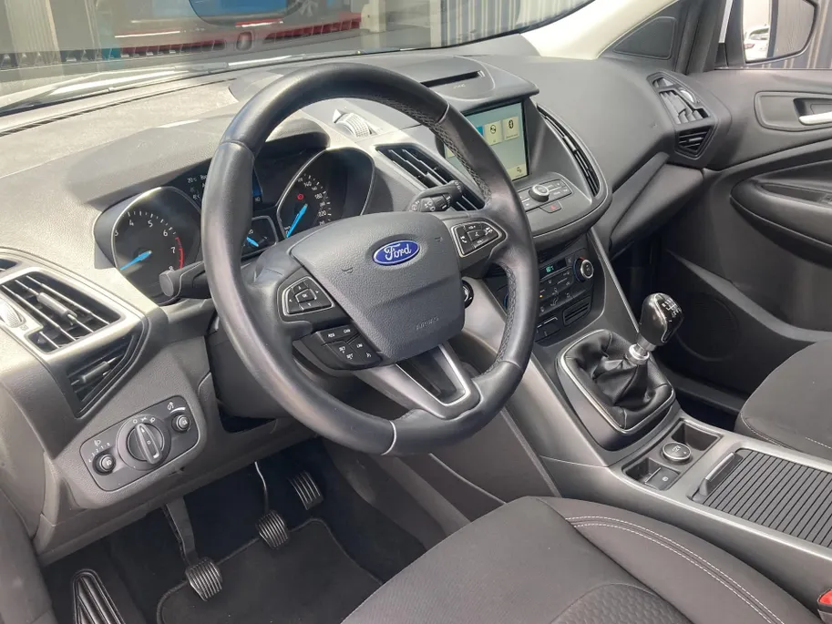 Ford Kuga 1.5 EcoBoost 120 pk Trend Ultimate Groot Navi - Trekhaak - Voorruitverwarming