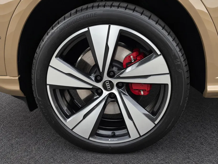 Audi Q5 e-hybrid quattro S edition 299 PK · Head-up display · Adaptieve luchtvering · Glazen panoramadak