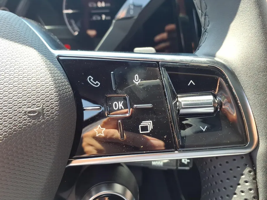 Mitsubishi Eclipse Cross Business Edition 87 kWh Apple Carplay/Android Auto , electronic climate controle , navigatiesysteem , stof/kunstlederen bekleding , voorstoelen verwarmd , warmtepomp.