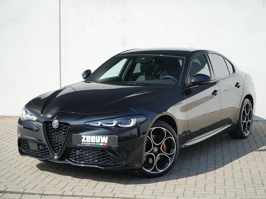 Alfa Romeo Giulia 2.0 Turbo 280 PK Competizione Q4 AWD | Harman | Veloce | 19'