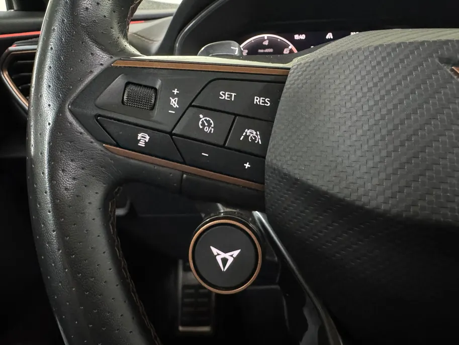 CUPRA Formentor 1.4 e-Hybrid VZ Performance / PANO. / STOEL + STUUR VERW. / 19'' LMV /