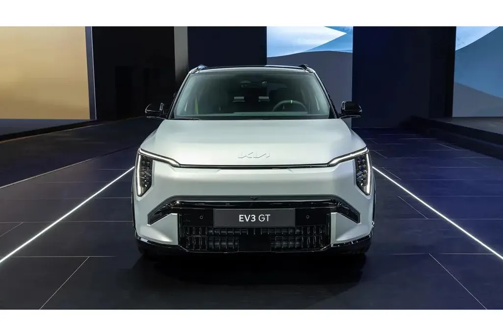 Kia EV3 GT AWD 81.4 kWh Launch control | Elektronisch adaptief onderstel met road-preview | 20' lichtmetalen GT-velgen