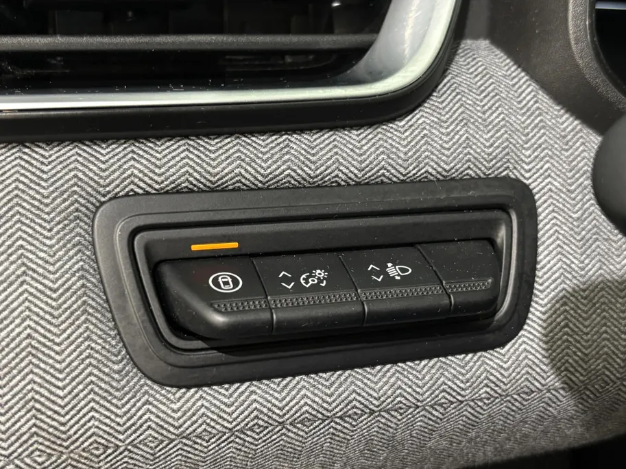 Renault Clio 90PK TCe GPF Techno | Navi | Camera | Parkeersensoren | Digital Cockpit | Apple CarPlay/Android Auto | Armsteun | Licht & Regen Sensor | Climate Control |