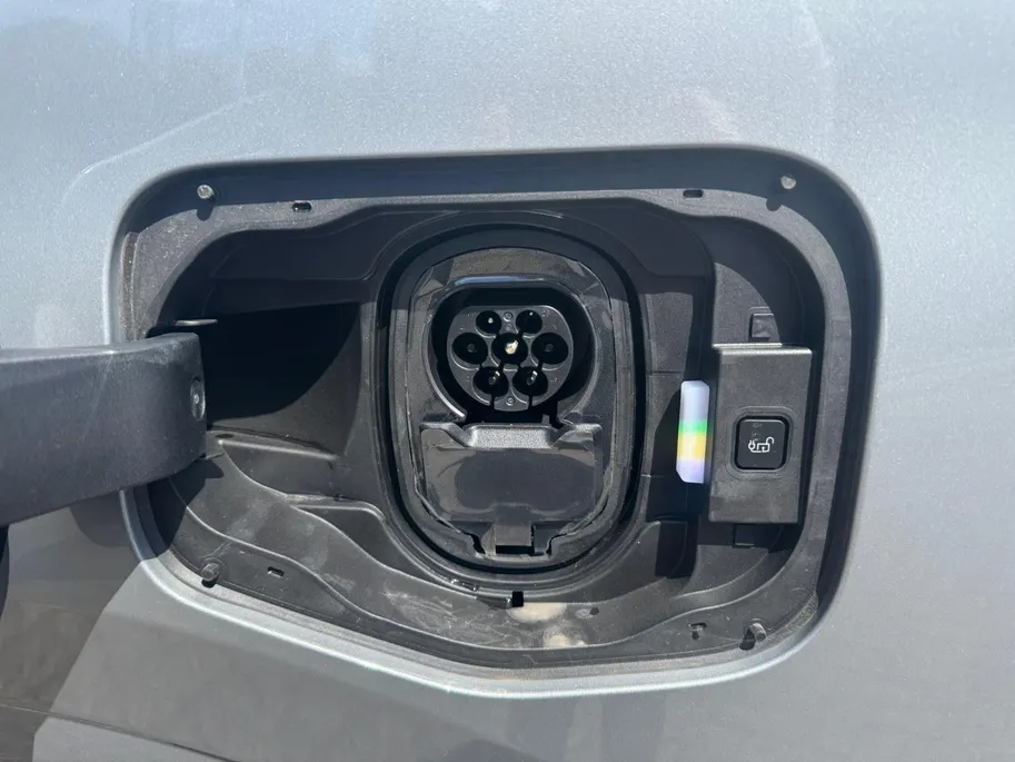 Ford E-Transit Courier Limited 46 kWh | Driver Assistance Pack | Navigatie | Trekhaak | Parkeersensoren | Nieuw te bestellen!