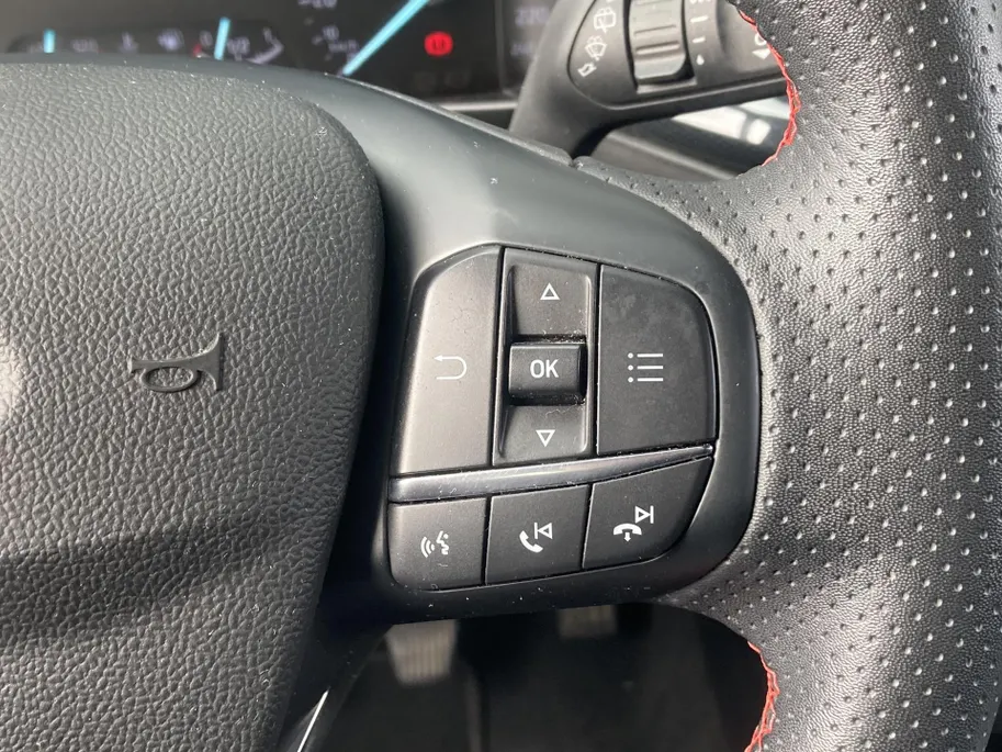 Ford Focus 1.0 EcoBoost Hybrid 125 pk ST Line 5-deurs Navigatie - Apple Carplay/Android Auto - Winter Pack