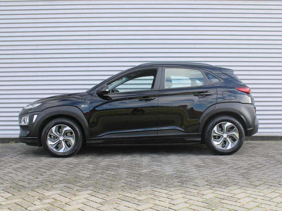 Hyundai Kona 1.6 GDI HEV Comfort | Trekhaak | Camera | 16' LM | Cruise adapt. | Navi | Apple Carplay/Android Auto | Clima | All seasons |