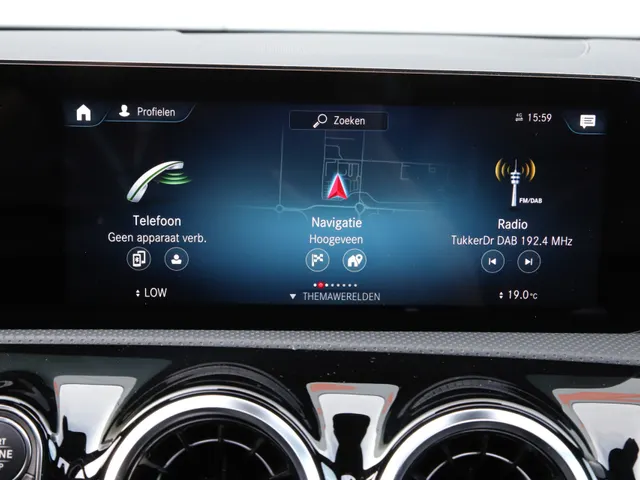 Mercedes-Benz A-Klasse 200 Luxury Line AUTOMAAT | LEER | CLIMA | PANO | NAVI