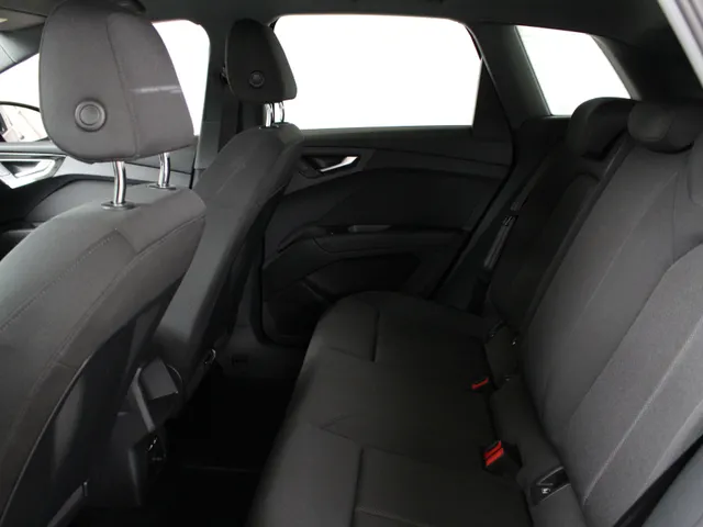 Audi Q4 e-tron 40 Edition 77 kWh Apple Carplay | Android auto | Cruise control | Parkeersensoren | 95% SoH