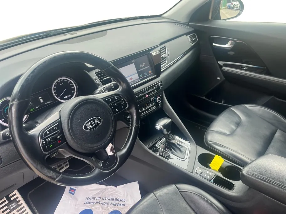 Kia Niro 1.6 GDi Hybrid ExecutiveLine | Compleet dealer onderhouden! | Elektrisch verstelbare stoelen incl. geheugenfunctie | Stoelverwarming- en koeling | JBL geluidsinstallatie | Dodehoekassistentie | Achteruitrijcamera | Navi | Climate control