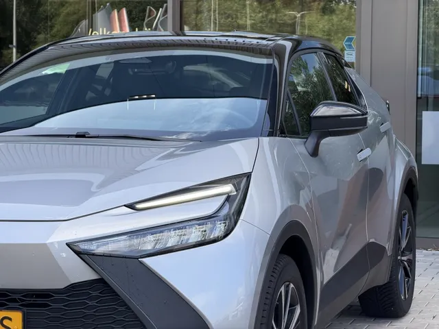 Toyota C-HR 2.0 PHEV 220 Dynamic Bi-Tone | All Seasons |