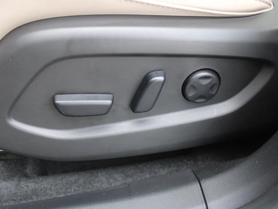Mazda CX-6e Takumi Business Edition 78 kWh | Stuur-/stoelverwarming + ventilatie | Leer | Pano | 360 Camera | Dodehoek detectie | Elek. stoelverstelling + achterklep |
