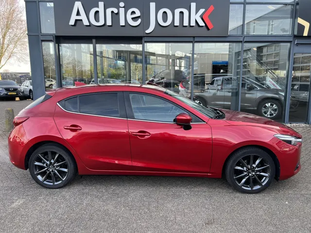 Mazda 3 2.0 SkyActiv-G 120 GT-M AUTOMAAT | TREKHAAK | 18' LM VELGEN | CAMERA | STOEL- en STUURVERWARMING | LEDER | Bose AUDIO | NED.AUTO | DEALER ONDERHOUDEN |