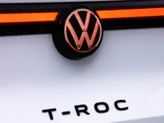 Volkswagen T-Roc R-Line First Edition 1.5 eTSI 150 PK 7 versn. DSG · Electrische achterklep · Achteruitrijcamera · Draadloze telefoonlader · Voorraad OUTLET · Prijs is inclusief inruilpremie ·