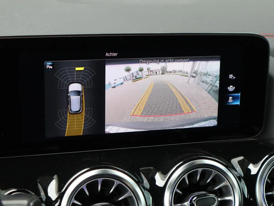 Mercedes-Benz EQA 250 AMG Line 67 kWh l Stoelverwarming l Ambiente lichtpakket l Achteruitrij camera